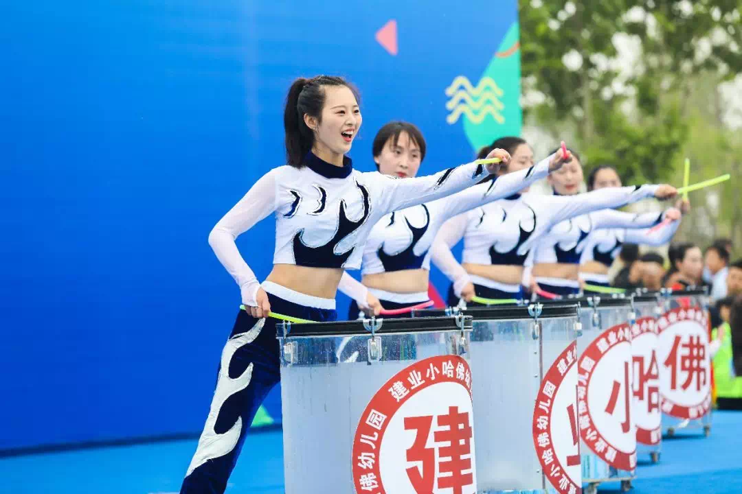 开元app下载地址马拉松联赛焦点战：徽州麒麟队翻盘钱塘旋风队，外线火力全开。传控打穿防线